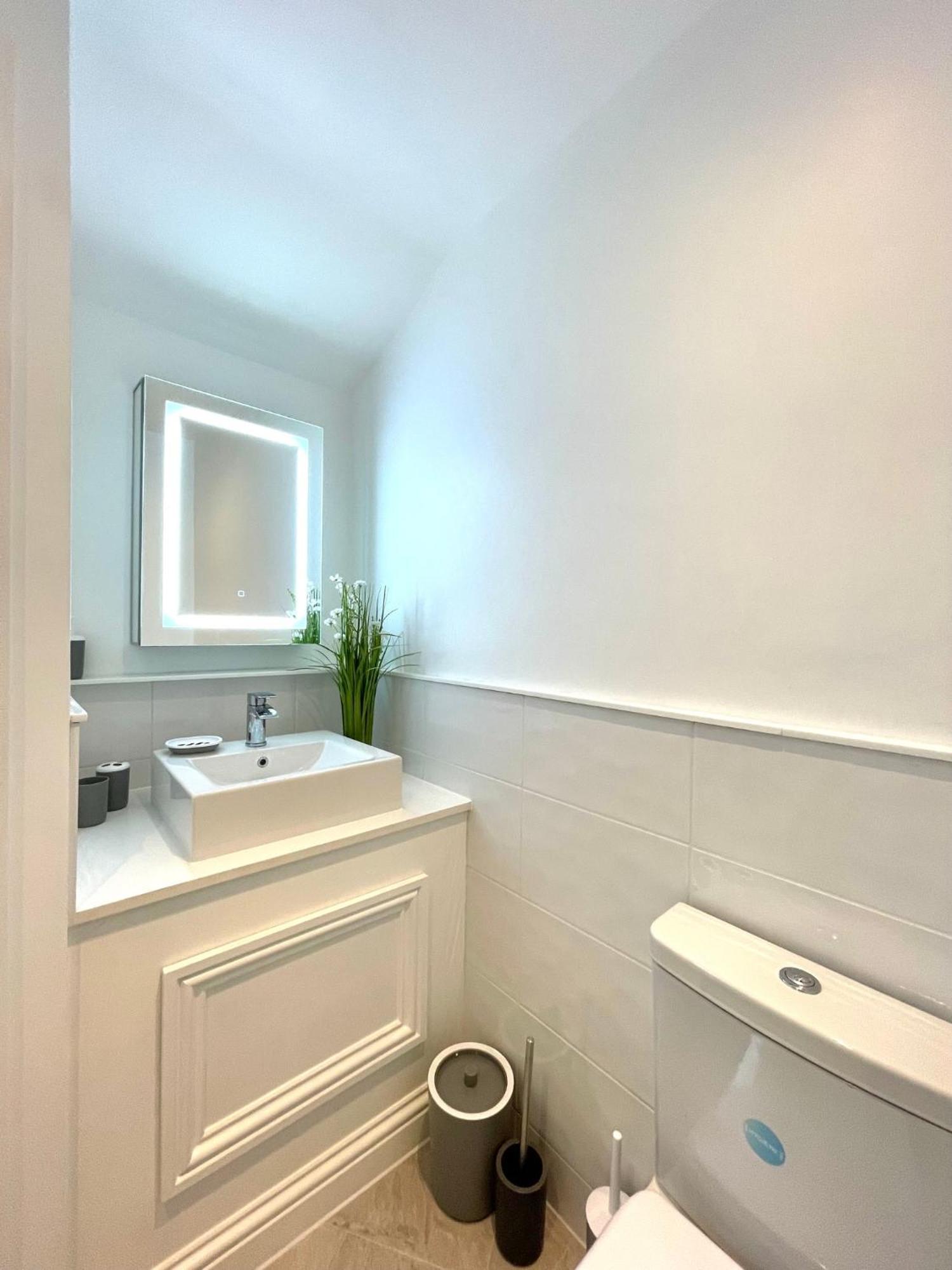2 Bedroom Stopoverz Appartement Bristol