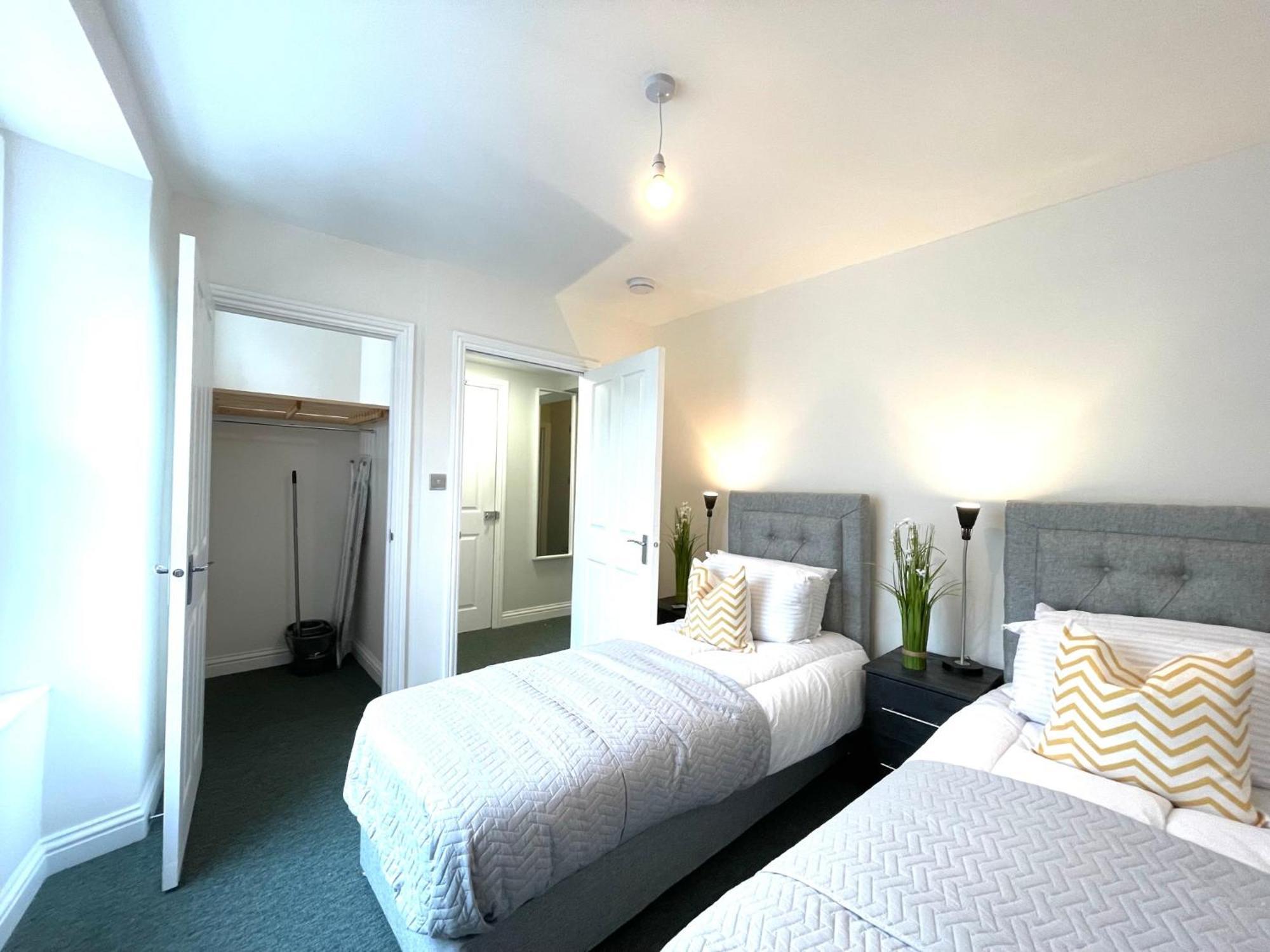 2 Bedroom Stopoverz Appartement