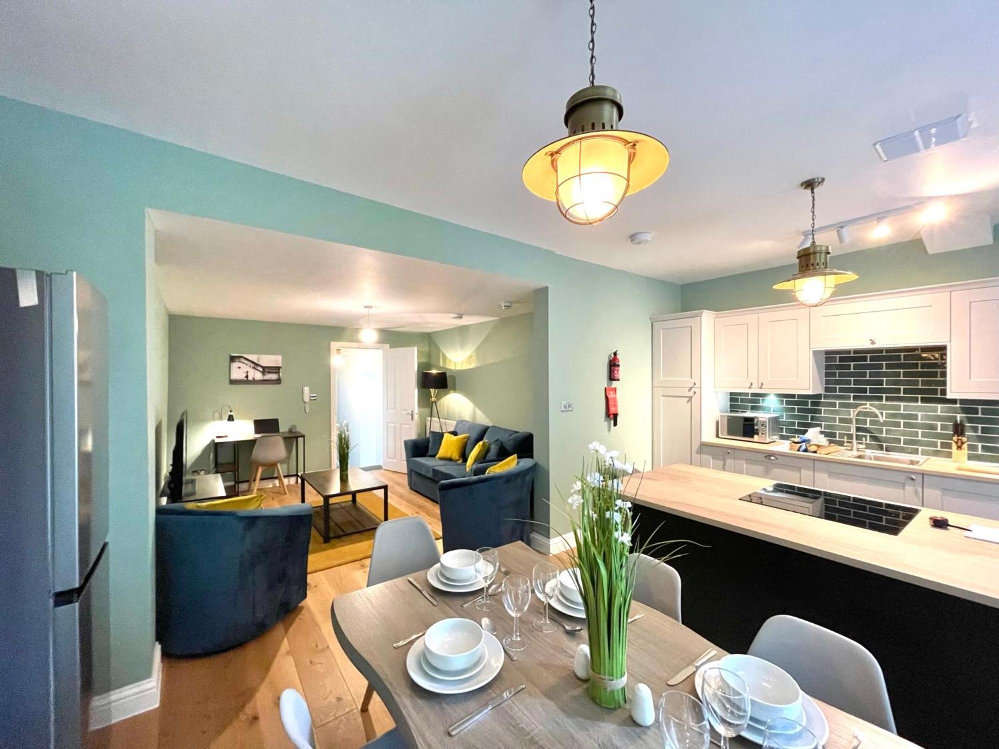 2 Bedroom Stopoverz Appartement *