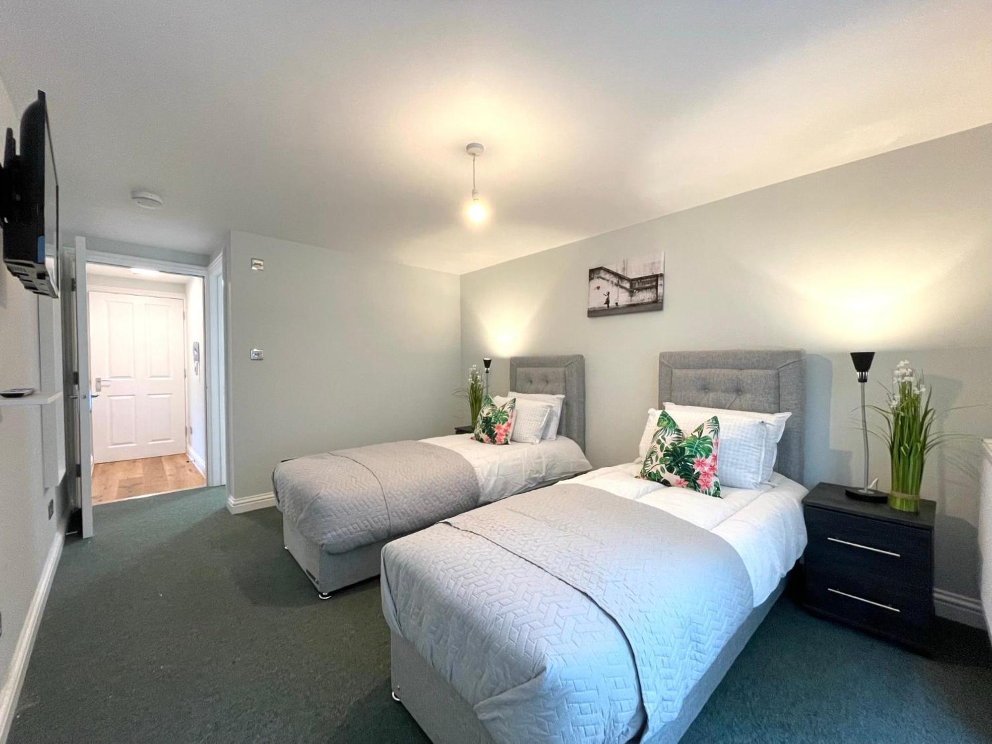2 Bedroom Stopoverz Appartement Bristol