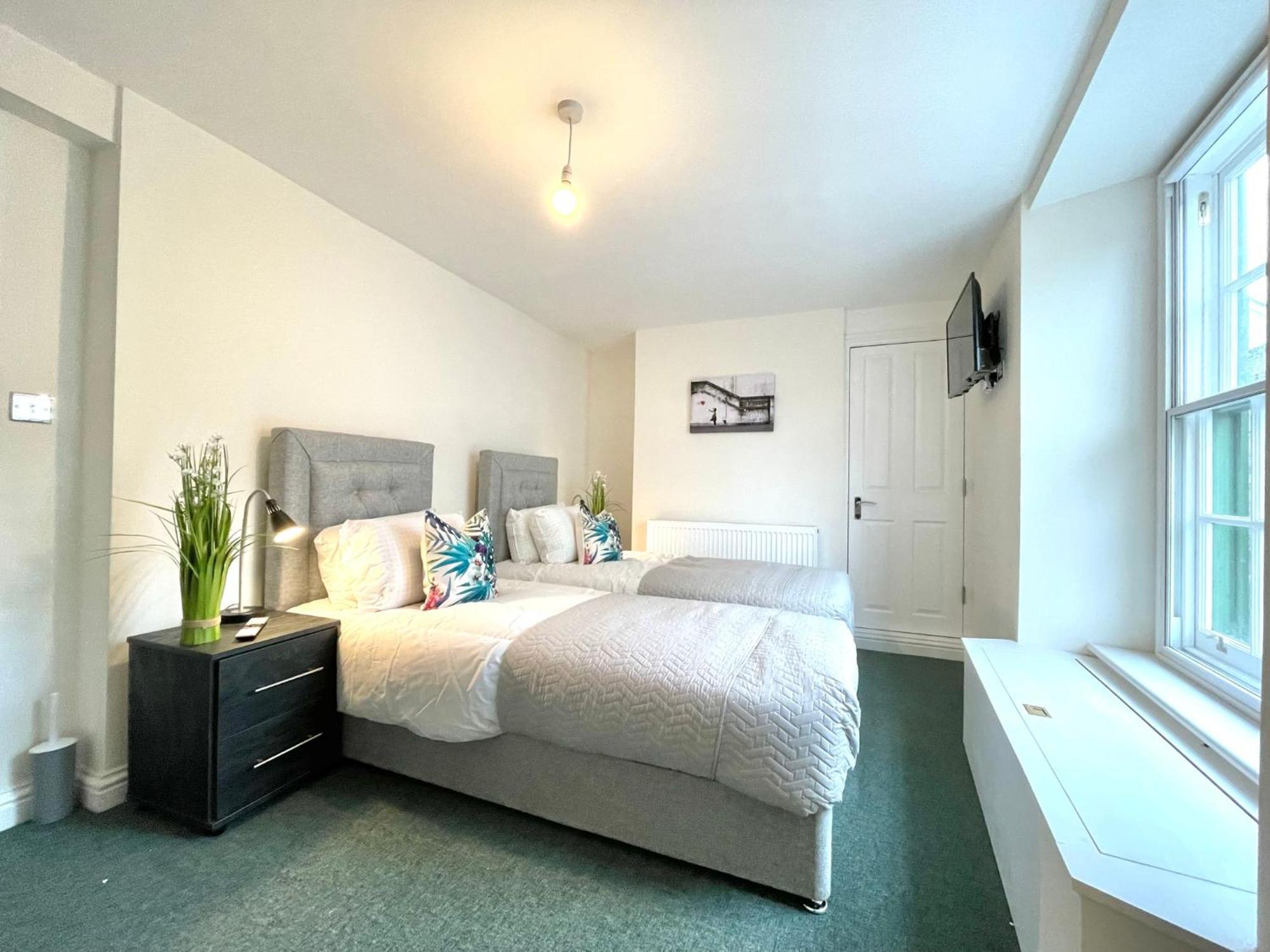 2 Bedroom Stopoverz Appartement *