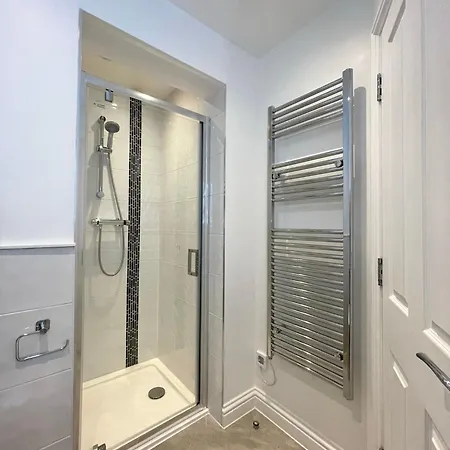 2 Bedroom Apartments Stopoverz Bristol Buitenkant foto