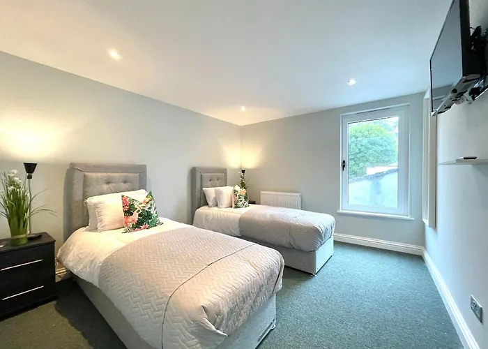 2 Bedroom Apartments Stopoverz